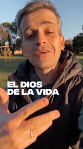 Evangelio según San Mateo 10,17-22.Jesús dijo a sus apóstoles:Cuídense de  los hombres, porque los entregarán a los tribunales y los azotarán en las  sinagogas.A causa de mí, serán llevados ante gobernadores y