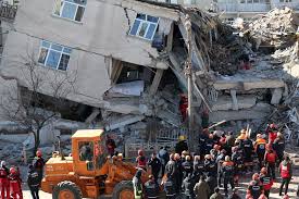 Projesi, ruhsatı, varsa iskan belgesi gibi resmi belgeleri incelenmelidir. Riskli Ev Nasil Anlasilir