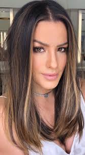 Highlights that start at the roots and extend to the ends of your hair make the same statement you would by going blonde, while still maintaining some of the chocolatey color underneath. 15 Chocolate Brown Hair Color With Caramel Highlights Long Medium Hair
