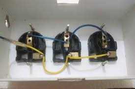 They are versatile due to its rotating plug providing angular flexibility to a full 360 degrees, the prongs rotate in the plug so you can aim the cord in any direction you wish without blocking the other outlets. Diy Portable Extension Cord 7 Steps With Pictures Instructables