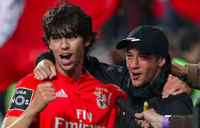 Er ist 21 jahre alt und seine staatsbürgerschaft ist portugal. Joao Felix Mit Wem Jubelst Du Da
