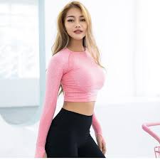 5 نصائح لاختيار أفضل الملابس الرياضية Long Sleeve Crop Top Crop Tops Sports Crop Tops