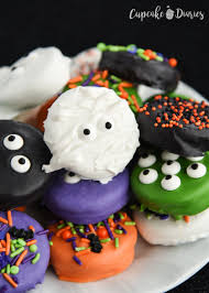Use a fork to pick up the cookie from the bottom and lightly shake to remove excess coating. Halloween Dipped Oreos Recipe Cupcake Diaries