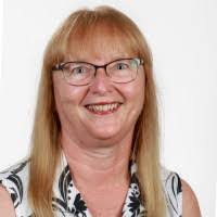 Doreen Cross's Instagram, Twitter & Facebook