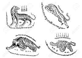 Phía sau vai trái, cô còn xăm câu trì chú bình an 5 dòng (hah taew yant) bằng chữ khmer có ý nghĩa. Tiger Art Traditionnel Thai Tattoo Ancient Thai Art Thai Tattoo Art Tattoo