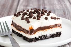 Layered with a cream cheese and pudding layer, sandwiched between whipped topping and luscious oreo crust, it's too die for! Chocolate Lasagna Recipe Amanda S Cookin One Pan Desserts