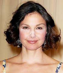 Why Are So Many Celebs Wearing Visible White Powder Celebrity Makeup Beauty Normal Makeup