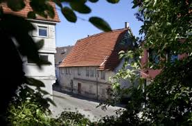 Ziel ist es, dafür zu sorgen, dass denkmale dauerhaft erhalten und nicht verfälscht, beschädigt. Neue Wege Im Denkmalschutz Beuren Verschenkt Ein Haus Landkreis Esslingen Stuttgarter Zeitung