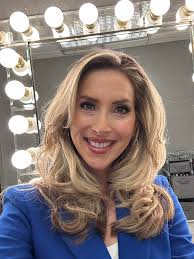 Happy Fourth! 🇺🇸 Hope you're having a fabulous holiday ❤️🤍💙 I'll be  spending it with you at 4, 5 & 6pm! Despite it feeling like we're in a  divisive time in our