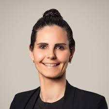 Lisa Renshaw's Instagram, Twitter & Facebook