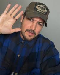 Hey everyone, it's Tyler hynes I want to be honest with you three days ago,  I had surgery, I've been treated and listening to the doctors, who tell me  I'm going to