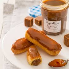 Eclairs Au Caramel Au Beurre Sale Alimentation Delicieux Desserts Eclairs