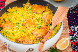 Nun wird das fleisch bei mittlerer hitze an beiden seiten ca. Hahnchenkeule Und Reis Biryani Mit Green Peasin Einer Pfanne Lizenzfreie Fotos Bilder Und Stock Fotografie Image 48040463