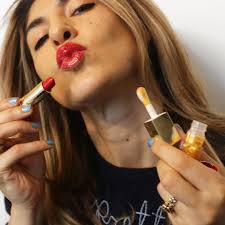 Lara Eurdolian, Pretty Connected Beauty Blog