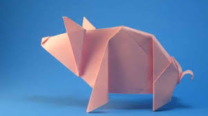 This pretty little origami unicorn is made with 2 sheets of square paper. 20 Creative Origami Designs