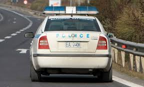 Ομολόγησε ο 32χρονος πιλότος τη δολοφονία της σύζυγου του κάρολαϊν στα γλυκά νερά, όπως γνωστοποιήθηκε από την ελ.ασ. Glyka Nera Giati 8ewreitai Ypoptos O 36xronos Gewrgianos Synexizontai Oi Ereynes Ths Elas Gia Ton Entopismo Twn Drastwn