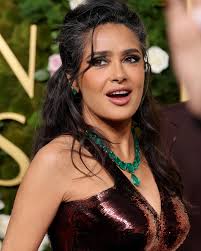La talentosa Salma Hayek presente en los #GoldenGlobes2025 con un look  exclusivo de Gucci. ¡Orgullo mexicano! 🇲🇽🌟 📸 Getty Images #VanidadesMx  #SalmaHayek