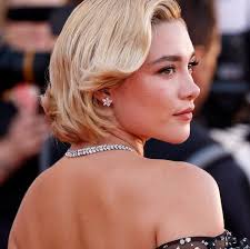 Della Pugh's Instagram, Twitter & Facebook