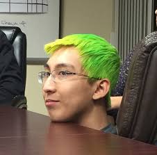 Aron is a green apple