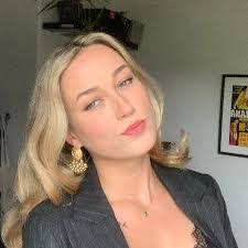 Grace Mattson's Instagram, Twitter & Facebook