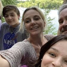 Kendra Dickinson's Instagram, Twitter & Facebook