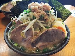 麺道くろとん 南風原 宜野湾 のおすすめメニューは 豪快な二郎系ラーメンを食べに行こう 沖縄巡り com ラーメン メニュー 食券