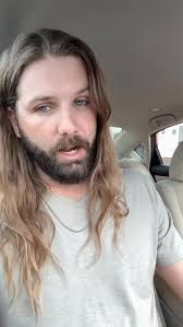 Enjoy this chaotic live with my friend @legavindary ! We started talking  about Onyx storm but derailed about 40 minutes in 🤣 #booktok #onyxstorm  #bookstagram