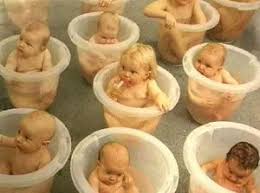 The original tummy tub brings the european practice of bathing babies in buckets to the u.s. Bain Bebe Bebe