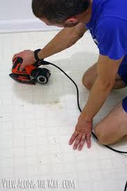 Completely Make Over Vinyl Or Laminate Floors With Paint Diy Flooring Painted Vinyl Floors Bathroom Vinyl