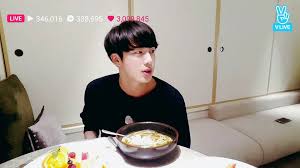 After to see this video, i love kim seok jin more (well all seven guys alike) but i can i can see natural and cuty it looks when remember . Bts ë°©íƒ„ì†Œë…„ë‹¨ 171014 Vlive Eat Jin Jin Se Encuentra En Facebook