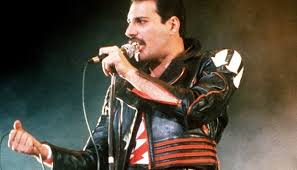 O filme nos retrata cada detalhe, a formação da banda, a composição das músicas mais famosas, as gravações de discos, e claro, os altos e baixos do grupo. Bohemian Rhapsody Trilha Sonora Do Filme Sobre Freddie Mercury Ganha Concerto Apresentado Pela Orquestra Petrobras Sinfonica Em Sp Universo Retro
