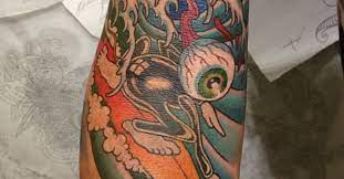 Tattoo surf shop coworking studio orçamentos e informações via direct ✉ whats (85) 996959590 rua juarez barroso 136. I Ve Seen Some Crazy Body Art Before But These Bizarre Surf Tattoos Really Take The Cake Littlethings Com