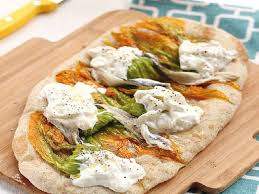 Cocete la pizza in forno a 250°, per una ventina di minuti circa. Pin Su Food