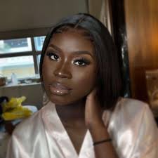 Mia Louis's Instagram, Twitter & Facebook