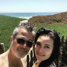 9 Potret Mesra Mantan Suami Sophia Latjuba dengan Istri Baru