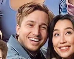 Do you guys remember when Anthony came back and somebody photoshopped him  into the group photo? : r/smosh