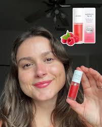 Lip oil with tinted appleberry & applepeony shades