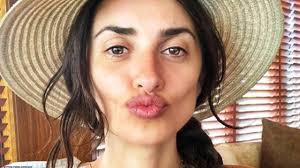 Sort by album sort by song. Penelope Cruz Auch Ungeschminkt Ist Sie Ein Echter Hingucker Karnaval Com