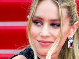 Dylan Penn assume papel de protagonista em produção familiar "Flag Day"