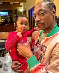 Snoop Dogg & His Grand Daughter ❤️ Merry Christmas 🎄