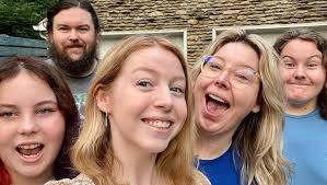 Amber Ousley's Instagram, Twitter & Facebook