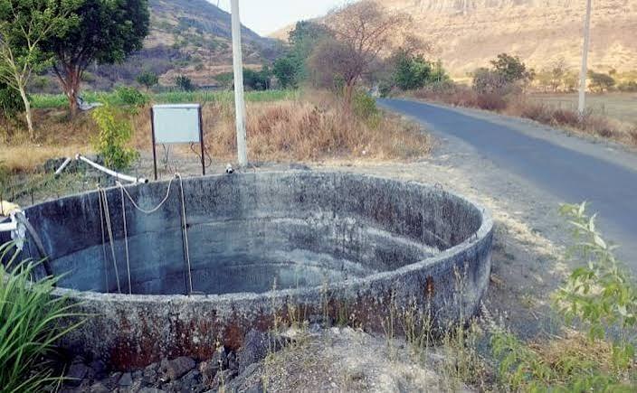 घारगाव–पिंपळगाव पिसा रस्त्यालगत उघडी विहीरअपघाताचा धोका;  प्रशासनाने उपाययोजना करण्याची नागरिकांची मागणी
