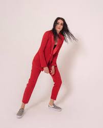 Esra bilgic won hearts of dirilis:ertugrul fans with her stellar performance. Esra Bilgic Looks Drop Dead Gorgeous In Latest Shoot Reviewit Pk