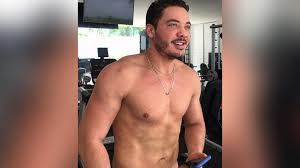 Wesley safadão, (1988) nome artístico de wesley oliveira da silva, é um cantor encontrados 22 pensamentos de wesley safadão. Wesley Safadao Exibe Tanquinho E Ganha Elogios Dos Fas E Hit Diario Do Nordeste