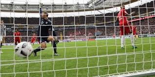 Auf dem eis wird viel „action geboten auf abseits (offside) wird erkannt, wenn ein spieler beim spiel auf das gegnerische tor die blaue. Fussball Ohne Abseits Ware Niveaulos Kommentare Badische Zeitung