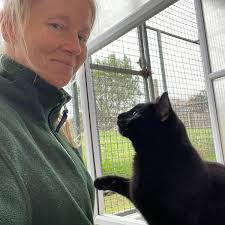 Good morning from Frankie & his bestie, Kirsty! This 'pawsome' pair are  popping up to wish you all a fabulous #SelfieSunday ☺ Do you have any  selfies with your animal companions that
