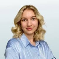 Lisa Luk's Instagram, Twitter & Facebook