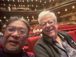 On my way to the Lee Ritenour/Dave Grusin concert, I bumped into another  great Brazilian guitar in the elevator, Romero Lubambo, and we ended up  sitting together in the concert!! Looking forward