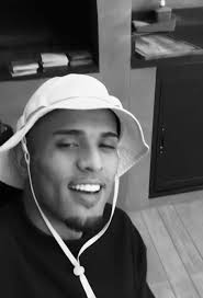 Breque Tatuado Numa Nave: MC Dena em Ação