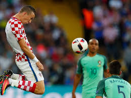 Ivan perišić rekao je posle meča sa češkom (1:1) u kome su hrvati osvojili prvi bod na evropskom prvenstvu da nije bilo dobro i da protiv škotske svi moraju bolje, od golmana do napadača. Ivan Perisic Frisur Bei Em 2016 Sorgt Fur Spott Kroatien Spieler Kopfuber In Pommes Schranke Gefallen Fussball
